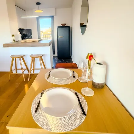 L'escale Setoise , Terrasse, Vue Mont St Clair Apartment *